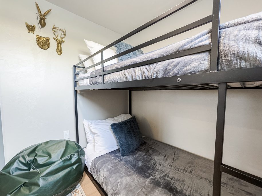 Bunkroom Airbnb in Columbia falls