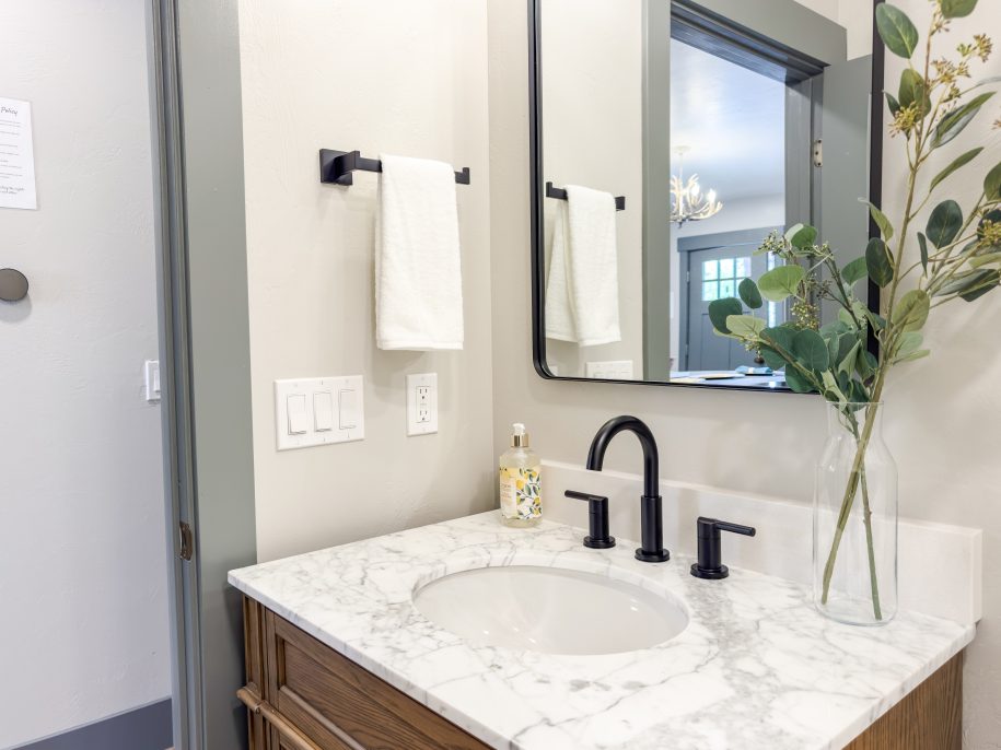 Guest Bathroom GNP Airbnb